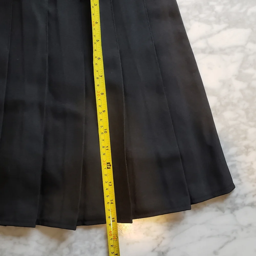 NWOT Pleated mini skirt black - Picture 4 of 4